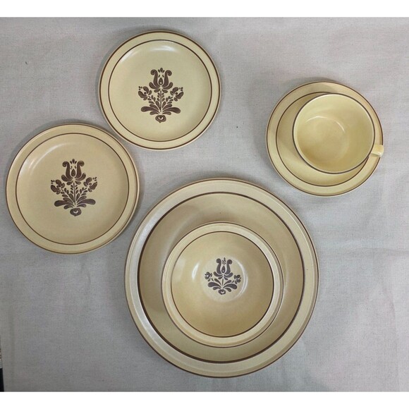 Vintage Pfaltzgraff Village 6-Piece Place Setting – 1970s Mark - US Stoneware - Picture 3 of 10